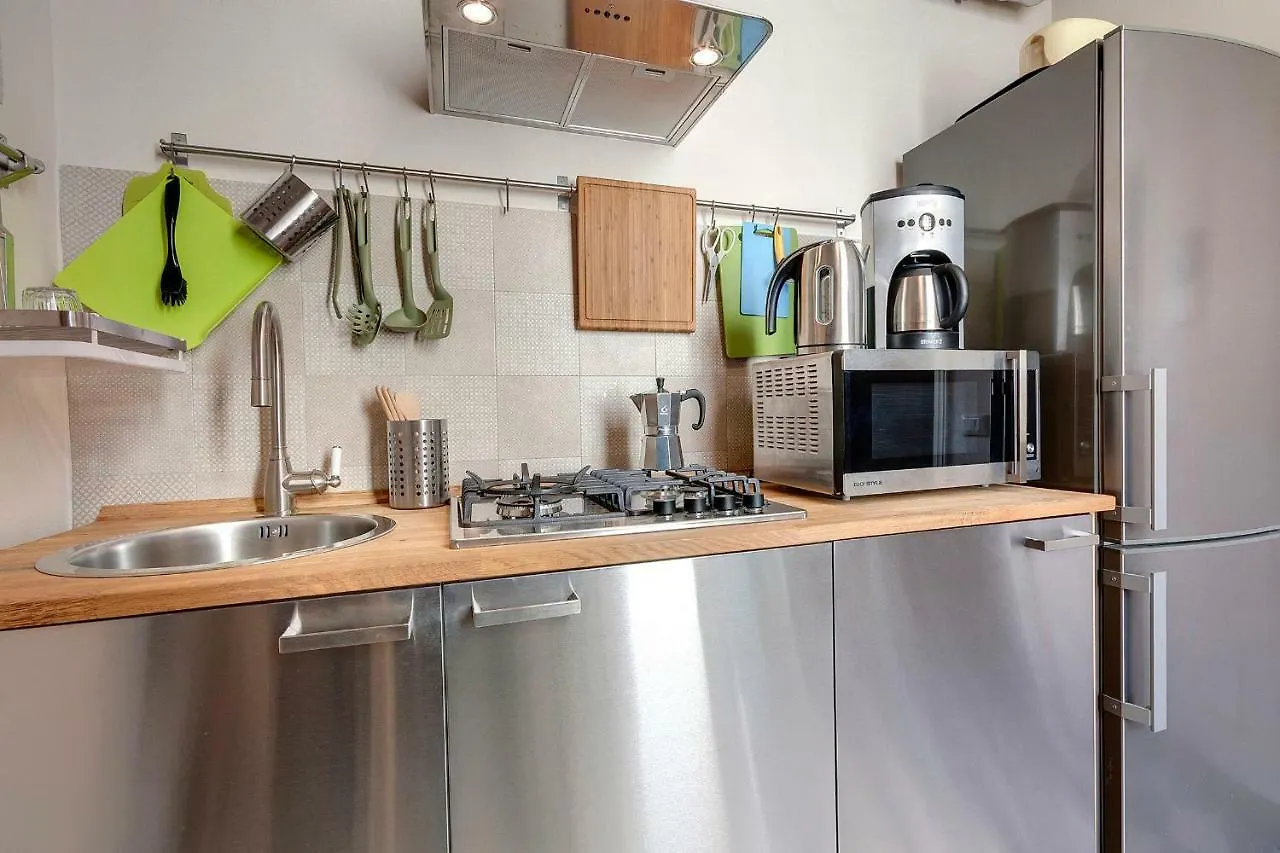 Gm Apartment By Mamo Florencia