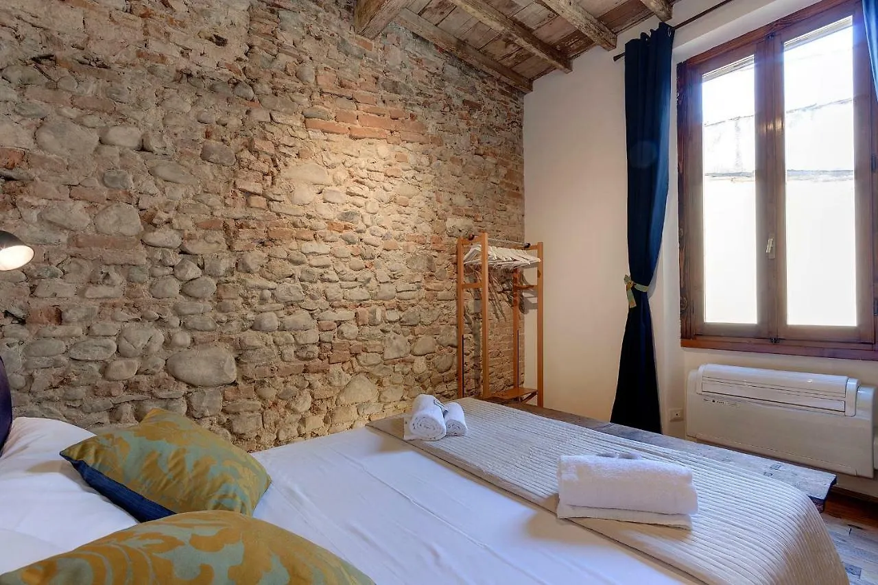 Gm Apartment By Mamo Florencia