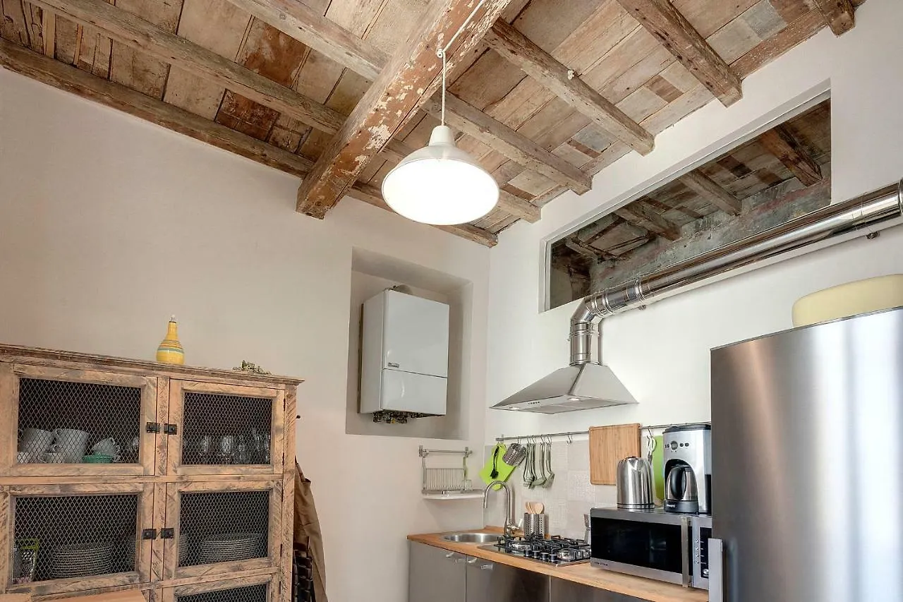 Gm Apartment By Mamo Florencia