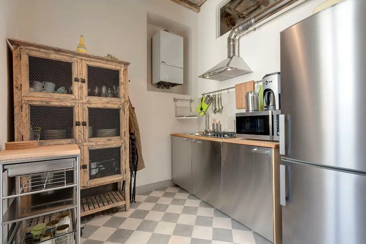 Gm Apartment By Mamo Florencia